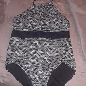 1x 16-18 swim suit